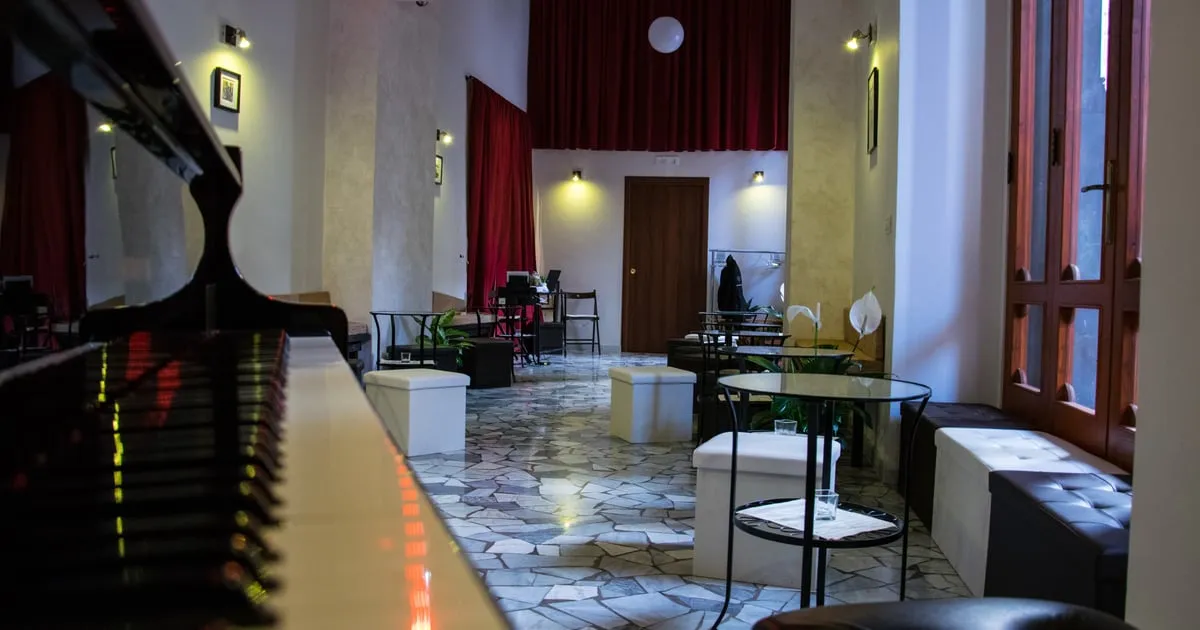 An hour of 'O sole mio' and the Neapolitan song book, the music San Carlo's tenors sang off stage, the San Carlo quarter of Naples, opera houses in Italy